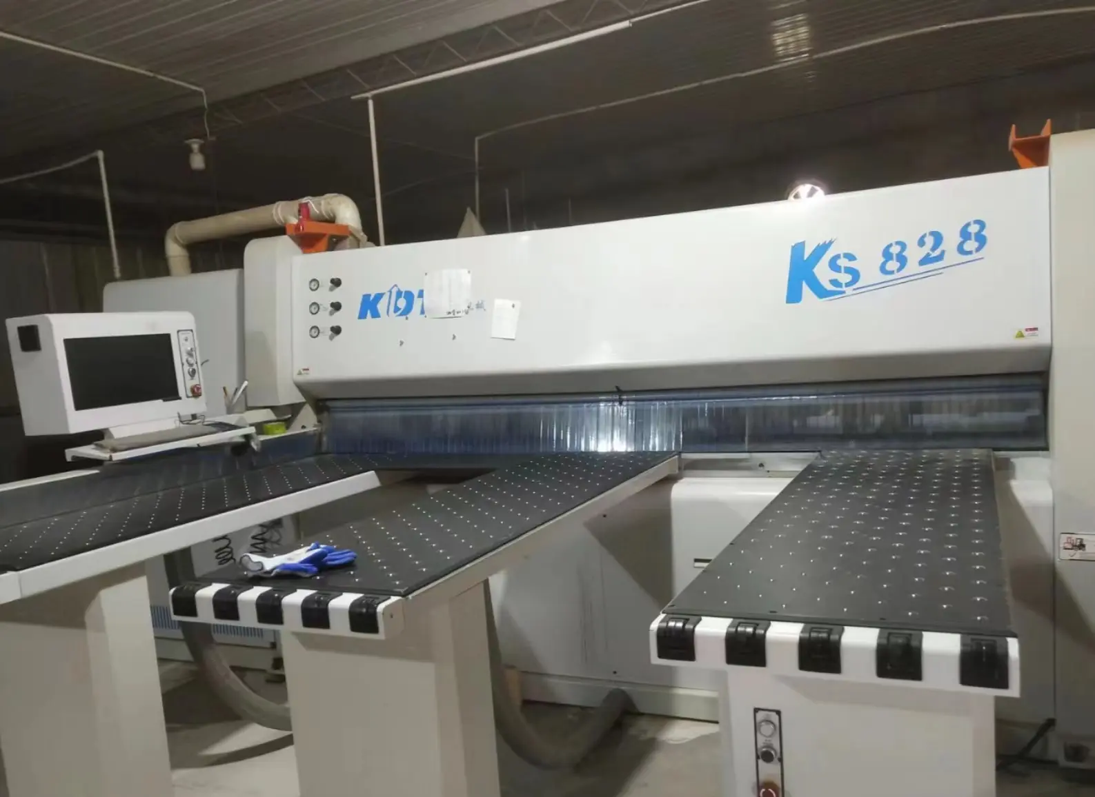 Panel cutting machine at Cangzhou Fuhong